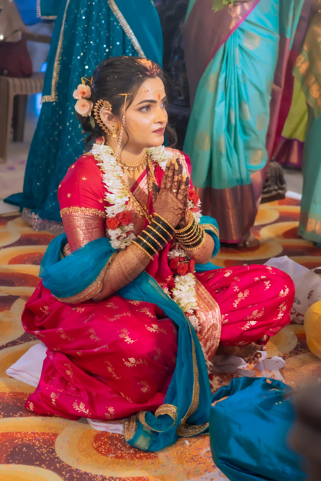 Sameer and Sapna exchanging garlands